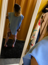 Load image into Gallery viewer, V
